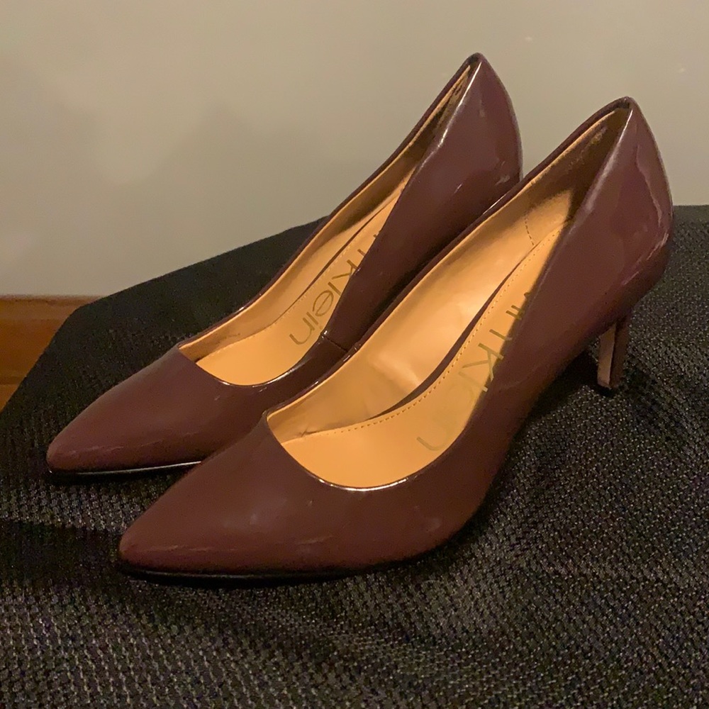 Calvin Klein Women’s Kirstin Pumps. Brown/Burgundy Size 8. Basically Brand New!